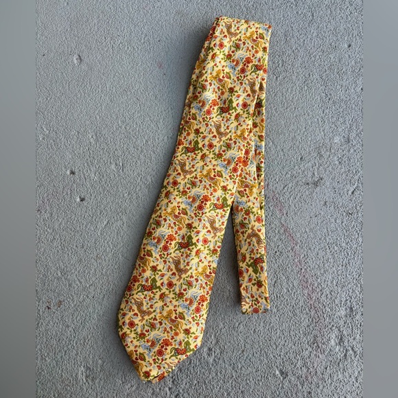 SALVATORE FERRAGAMO Silk Tie Yellow Horses Floral - Picture 2 of 6